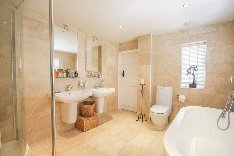 Bathroom 3, Charming 5-bed Cottage in Old Sodbury Bristol, South Gloucestershire