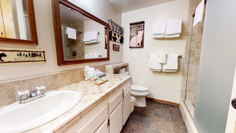 Bathroom 4, Villa de los Pinos 16 Rustic, Pet-Friendly with Gorgeous Mountain Views by RedAwning, Mono