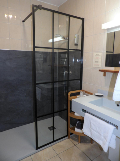 Bathroom 3, Logis Hotel Restaurant Le Jardin Delice, Allier