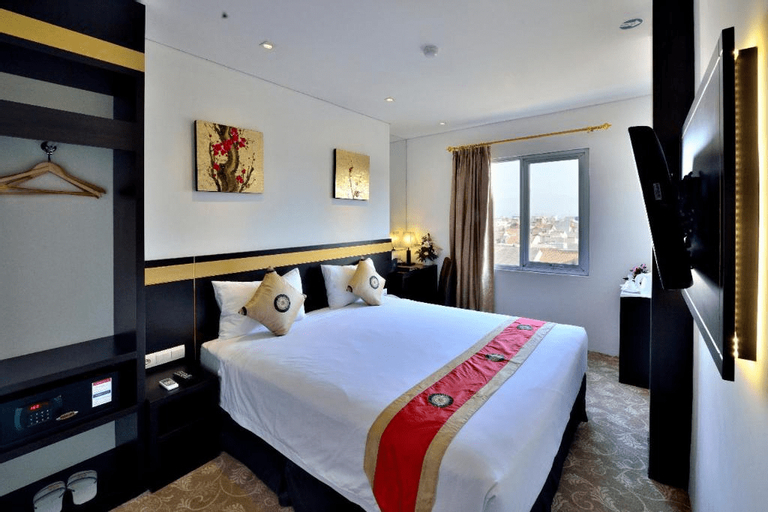 Gino Feruci Kebonjati Room Type - Superior King with Breakfast