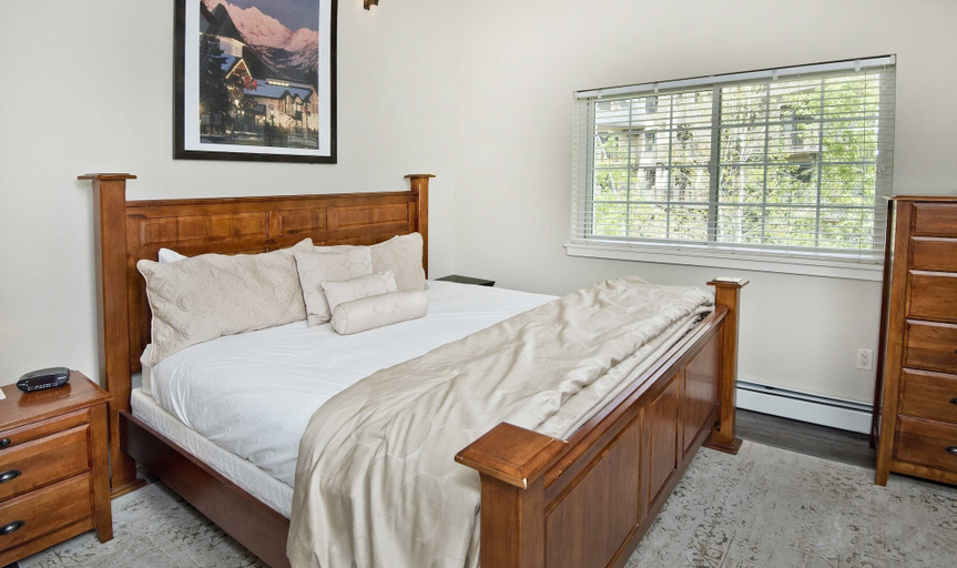 Room 5, 9 Vail Rd. #26 3 Bedroom Condo by RedAwning, Eagle