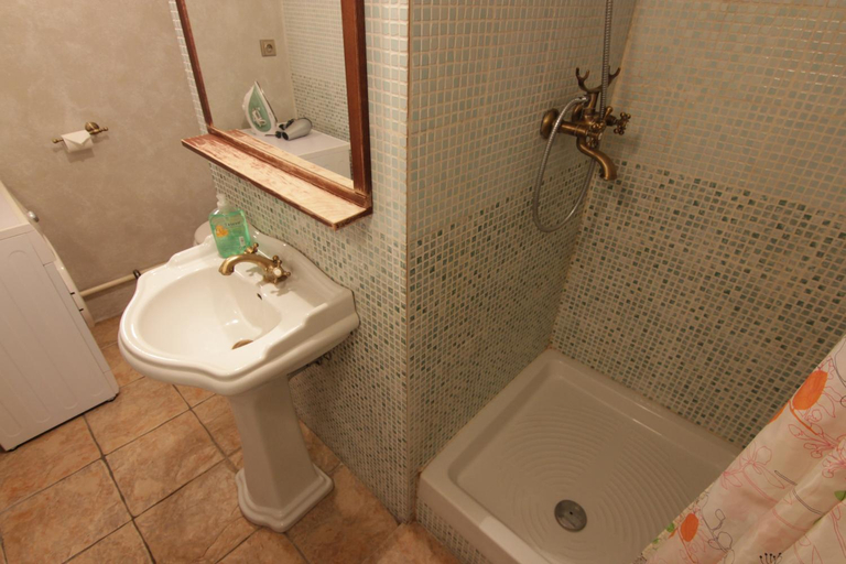 Bathroom 3, 1 Bed Flat - Sleeps 2 - Wifi, Praha 6