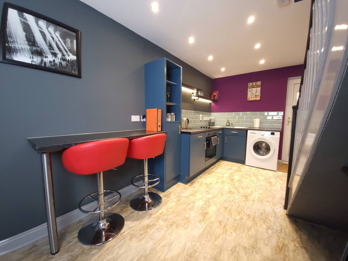 Others 4, Liverpool City, Fairfield Duplex Suite, Sefton