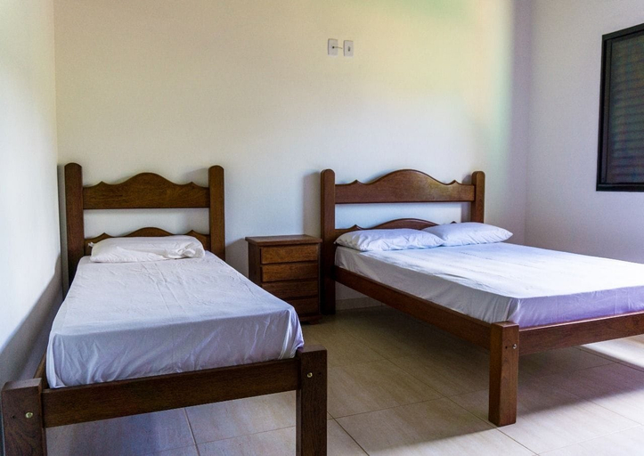 Room 2, Alecrim do Campo - Casa para 12 pessoas com 3 quartos, Guapé