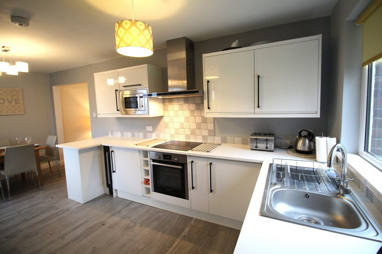Private kitchen 3, 3 Bed House - Sleeps 6 - Fully Refurbished, Gateshead