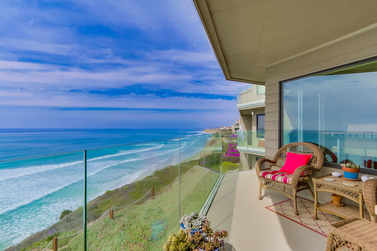 Primary image, Work-Friendly Oceanfront Condo with Pool and Spa Access SURF25 by RedAwning, San Diego