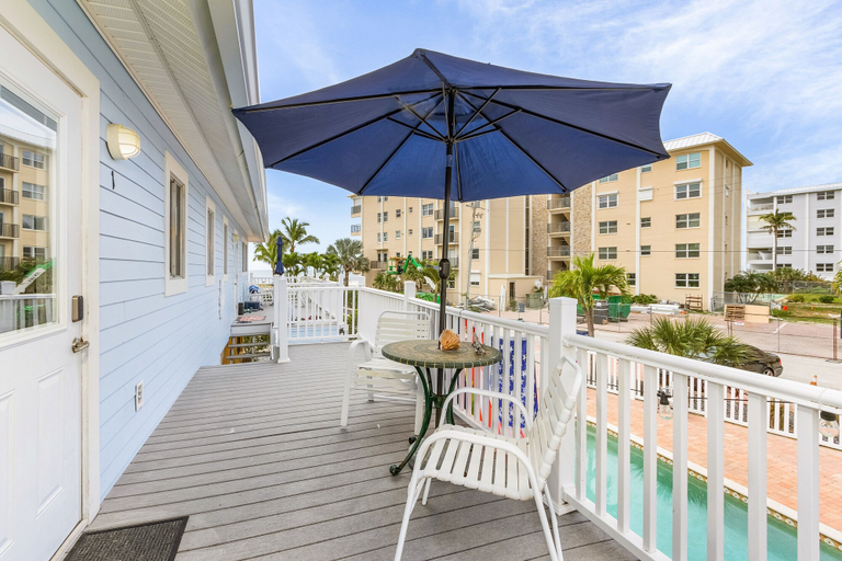 Others 4, 50 Gulf Beach Rd - Unit 1 1 Bedroom Home by RedAwning, Lee