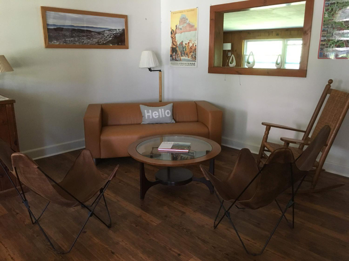 Others 5, The Little River Inn, Lamoille