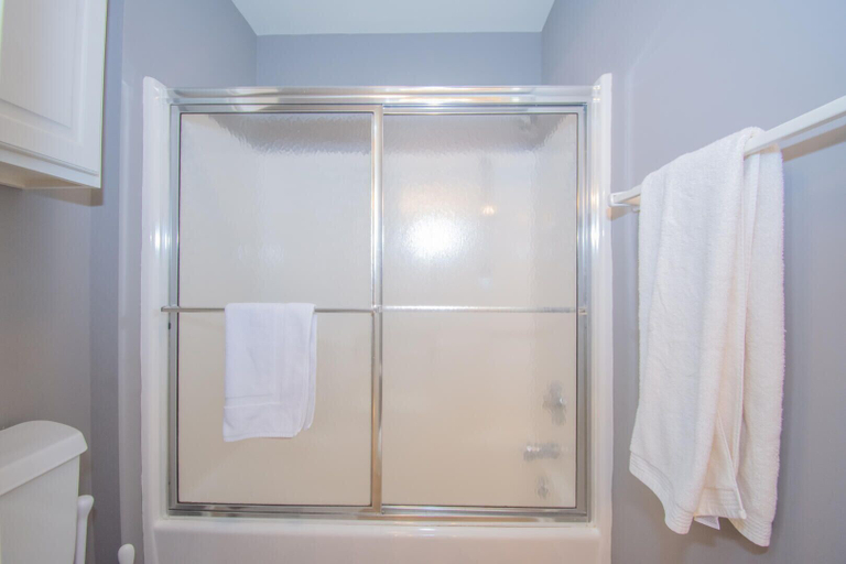 Bathroom 3, 718 Sea Dragon, Beaufort
