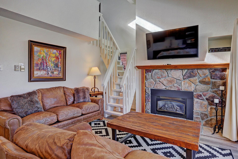 Living area 4, Lances West 13 1 Bedroom Condo by RedAwning, Summit