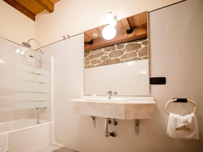 Bathroom 3, Aldea Rural Pazos De Arenteiro, Ourense