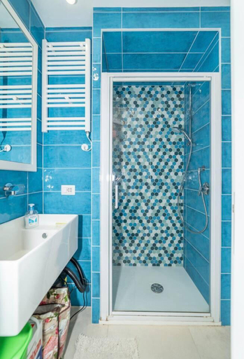 Bathroom 4, La Casa di Andrea Sleeps 5 With Parking, Catania