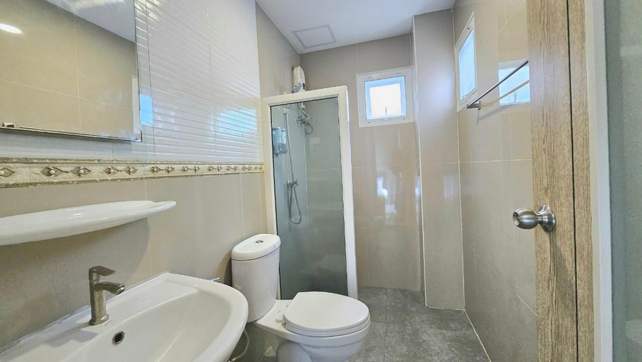 Bathroom 2, The 98 Tower, Muang Chiang Mai