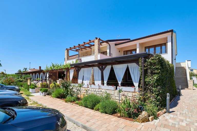 Others 5, Sobe Sole, Umag