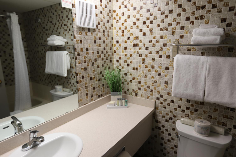 Bathroom 4, Travelodge by Wyndham Grande Prairie, Division No. 19
