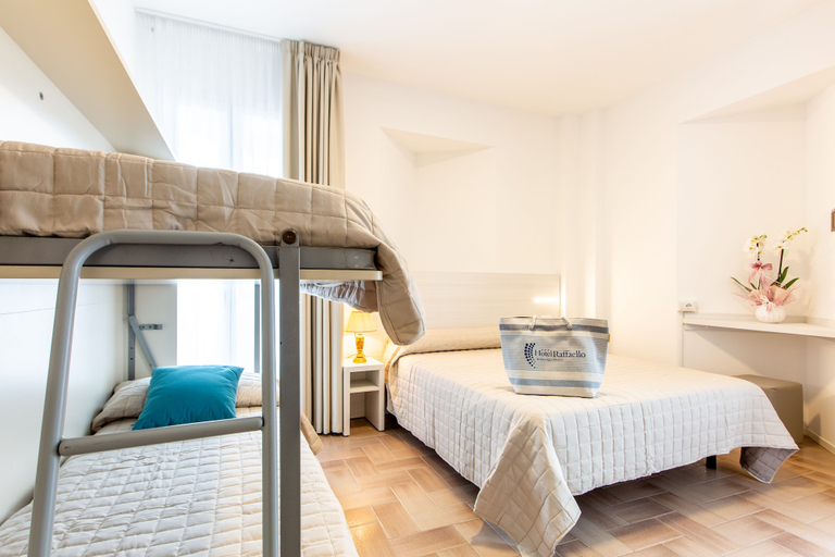 Bedroom 3, Hotel Raffaello, Rimini