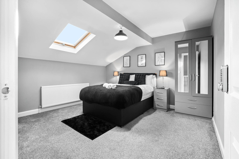 Bedroom 3, Hotel Comforts & Home Conveniences -sleeps 8, Birmingham