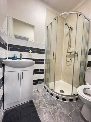 Bathroom 3, Acton Vale hotel, London