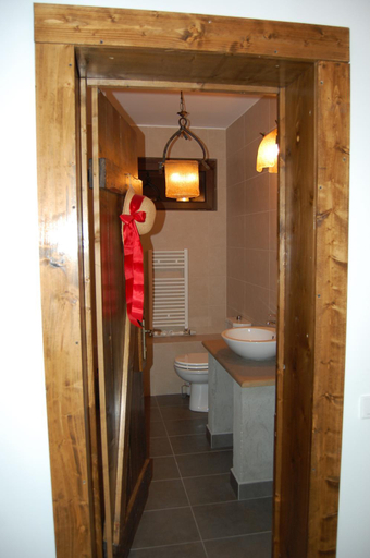 Bathroom 2, Cabana Motilor, Marisel