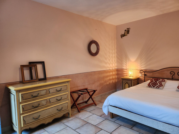 Bedroom 2, Domaine les Gendalis, Vaucluse