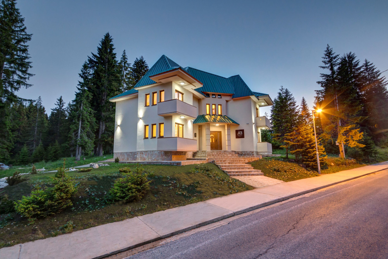 Exterior & Views