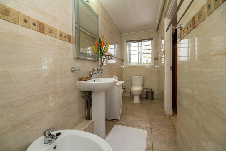 Bathroom 3, Janes' Serenity Guesthouse