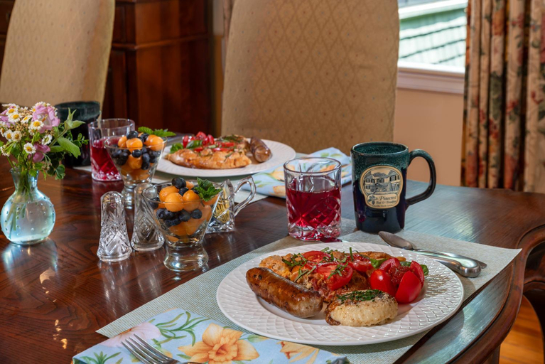 Food & Drinks 3, Pinecrest Bed & Breakfast, Buncombe