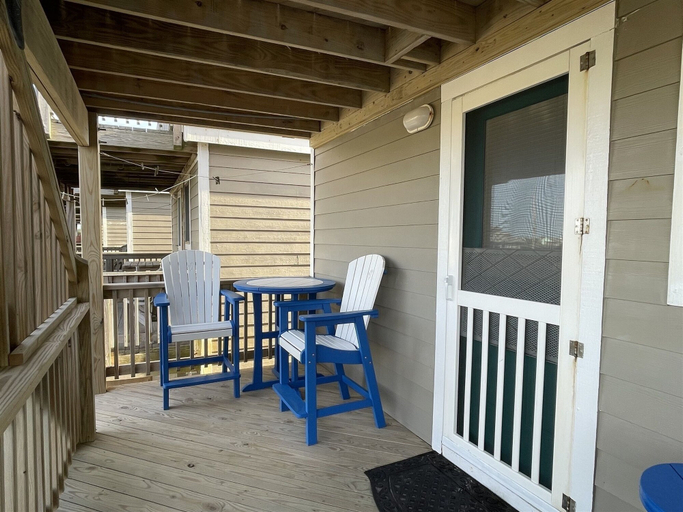 Terrace/patio, 7 Safe Harbor Studio Bedroom Condo by RedAwning, Dare