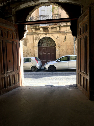 Property entrance 2, Central Cozy Apartment 70m2 In '700s Baroque Building, Syracuse