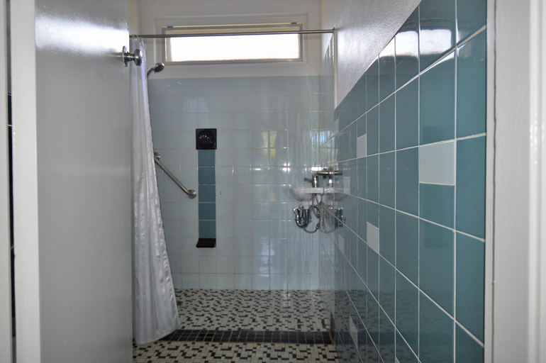 Bathroom 5, Mittagong Motel, Wingecarribee