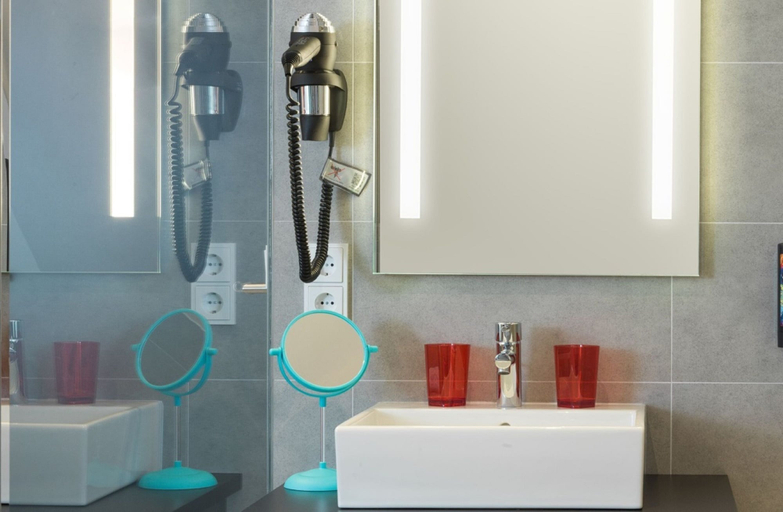 Bathroom 4, Holiday Inn - the niu, FRANZ VIENNA by IHG, Wien