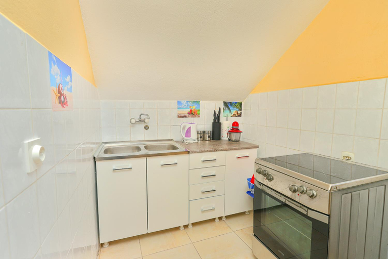 Others 4, Apartment Mirjana