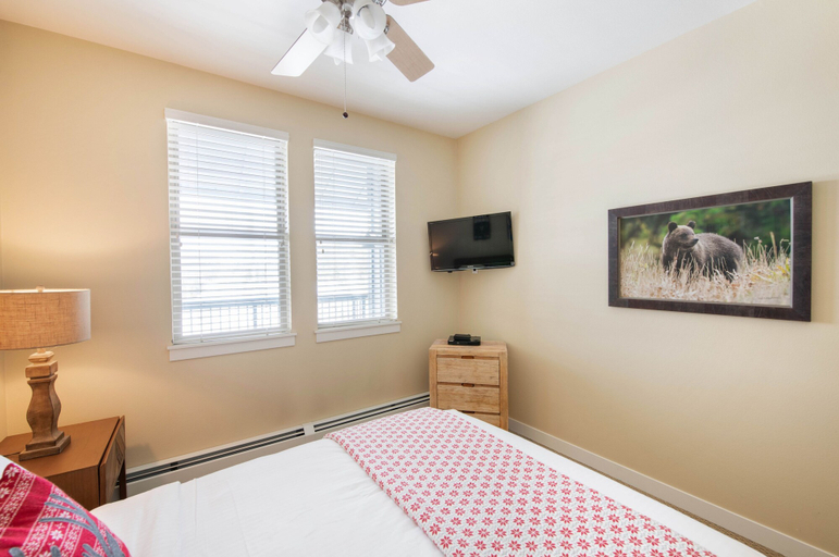 Room 3, Select Unit 3606 - Fraser Crossing/founders Pointe 2 Bedroom Condo, Grand