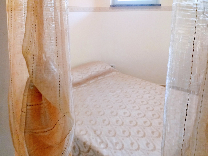 Room 4, Residence Albarosa, Salerno