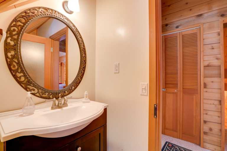 Bathroom 4, 2 Mi to Northstar Resort: Idyllic Cabin w/ Shuttle, Placer