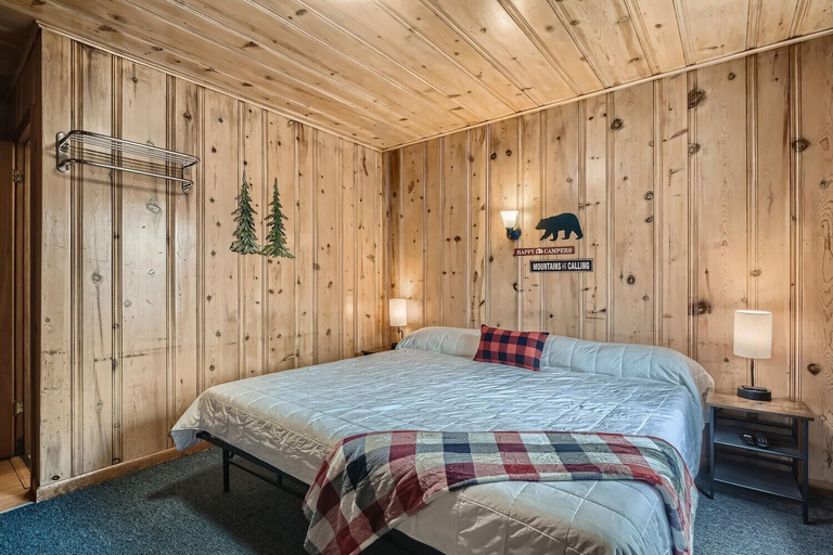 Bedroom 2, Lift Landing, Clear Creek