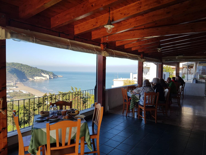 Food & Drinks 3, The Stunning B&B, Foggia