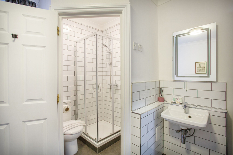 Bathroom 5, The Buttery Hotel, Oxfordshire