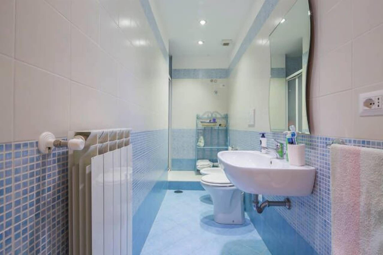 Bathroom 4, Maison des fleurs, Salerno