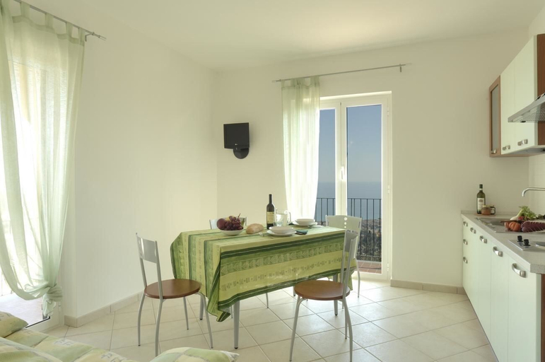 Others 4, Casa Vacanze Santi, Savona