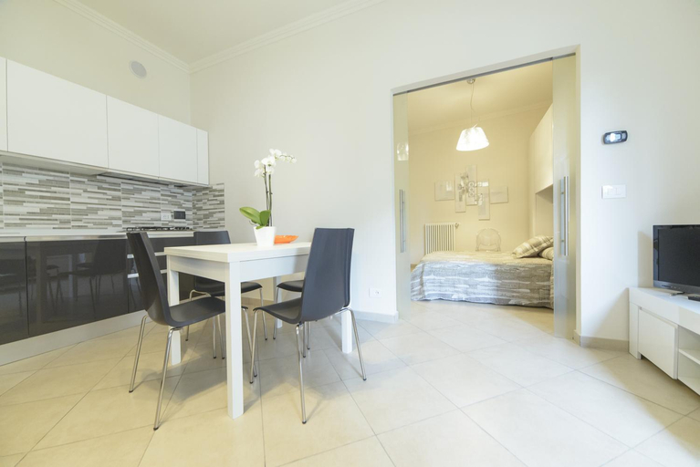 Others 5, Villa Thomas, Imperia