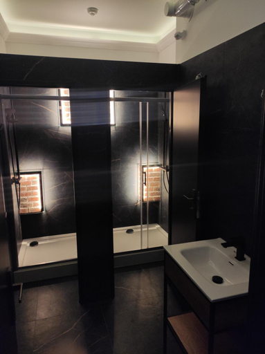 Bathroom 2, Greg&Tom Hostel, Kraków City