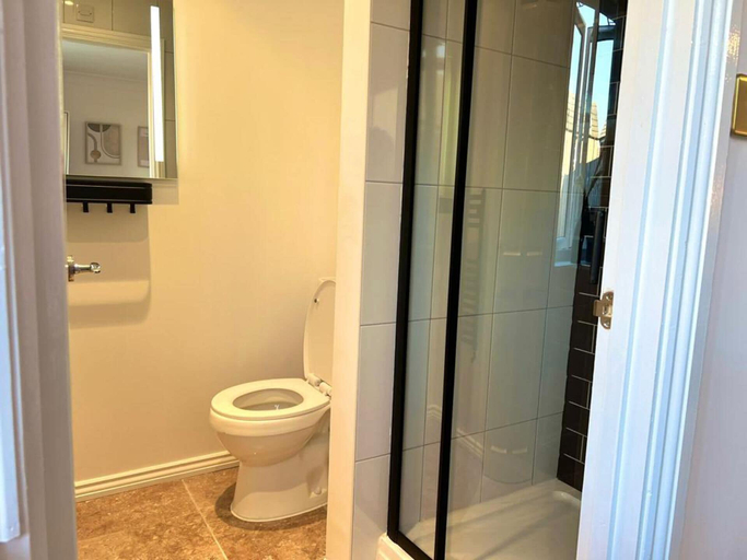 Bathroom, Newly-built Studio Near Laindon Station, Essex