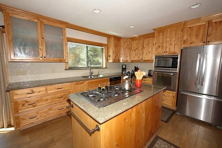 Private kitchen 5, 596 Danube Drive 3 Bedroom Home by RedAwning, El Dorado