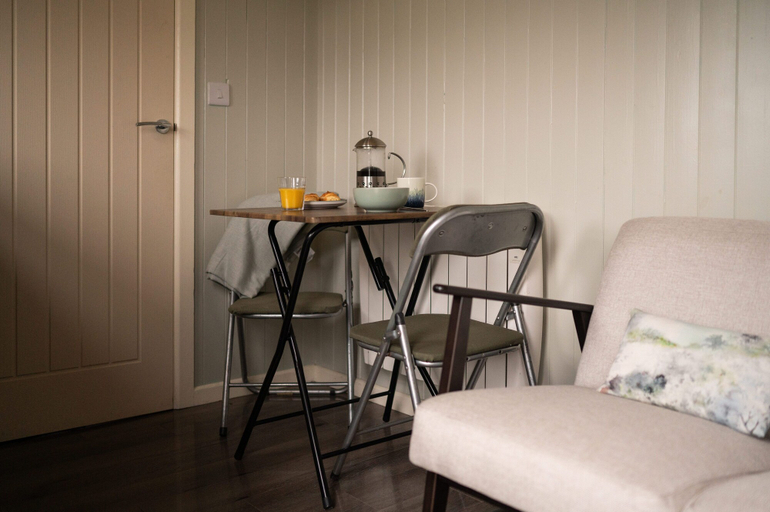 Bedroom 2, 1 Bed Shepherds Hut-sleeps 2-pets-parking-mtn View, Fermanagh and Omagh