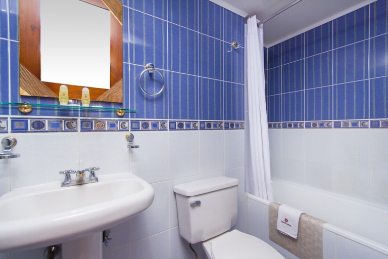 Bathroom 5, Hotel Tourblanche, Quito