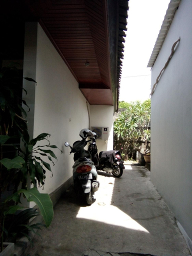 Others 5, Wisna House, Denpasar