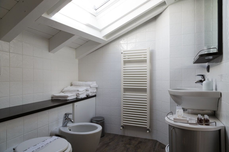Bathroom 4, Nenè - Accommodation La Scalinata, Como