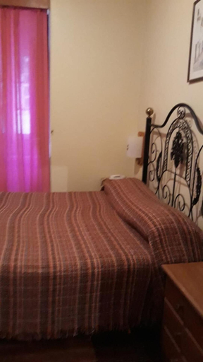 Room 2, Pensão Residencial Flor dos Cavaleiros, Lisbon