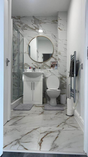 Bathroom 3, Beautiful 1-bed Apartment in Tipton, Sandwell
